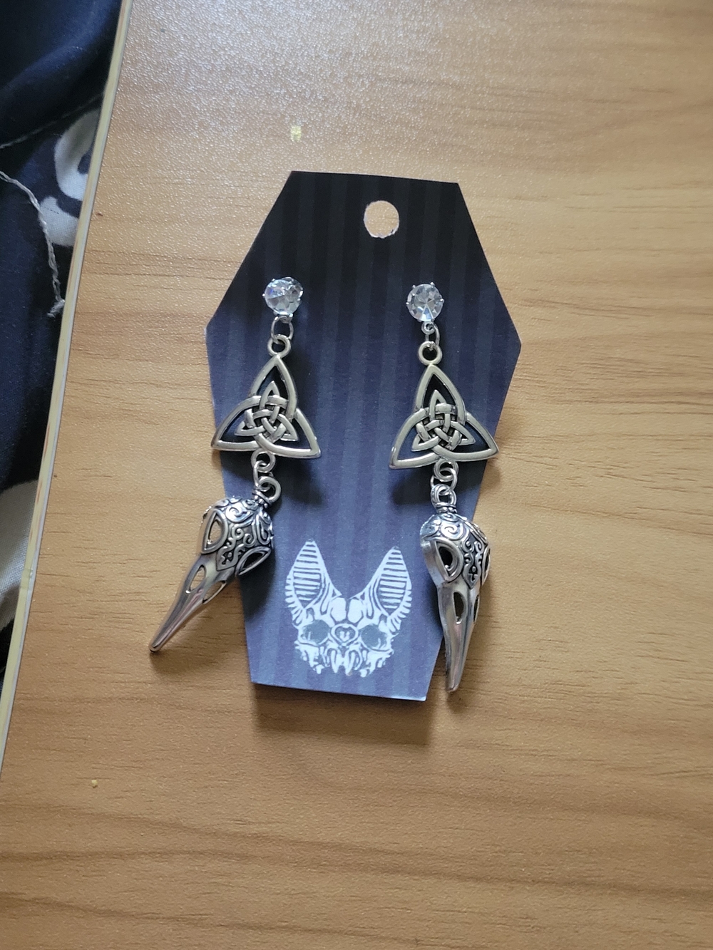 💀NEW💀Hand Crafted Silver Celtic Knot Raven Beak Dangle Earrings